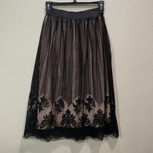 5 for $25 Xhiliration skirt lace overlay‎ lined